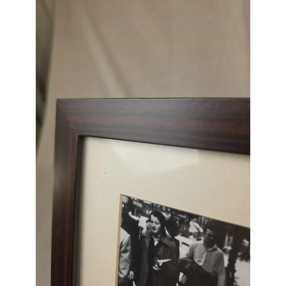 Minimalist clean girl aesthetic‎ frame. The ultimate main character room decor.